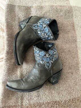 Old Gringo Gray Leather Ankle Boots with Blue Floral Embroidered Cuff